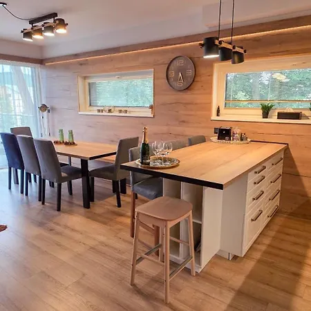 Apartmanica 1a, Finnish Sauna, Jacuzzi, Garage, 도노발리