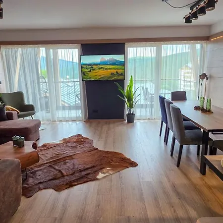 샬레 Apartmanica 1a, Finnish Sauna, Jacuzzi, Garage, 도노발리