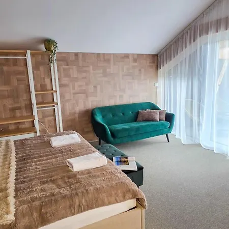 Apartmanica 1a, Finnish Sauna, Jacuzzi, Garage, شاليه دونوفالي